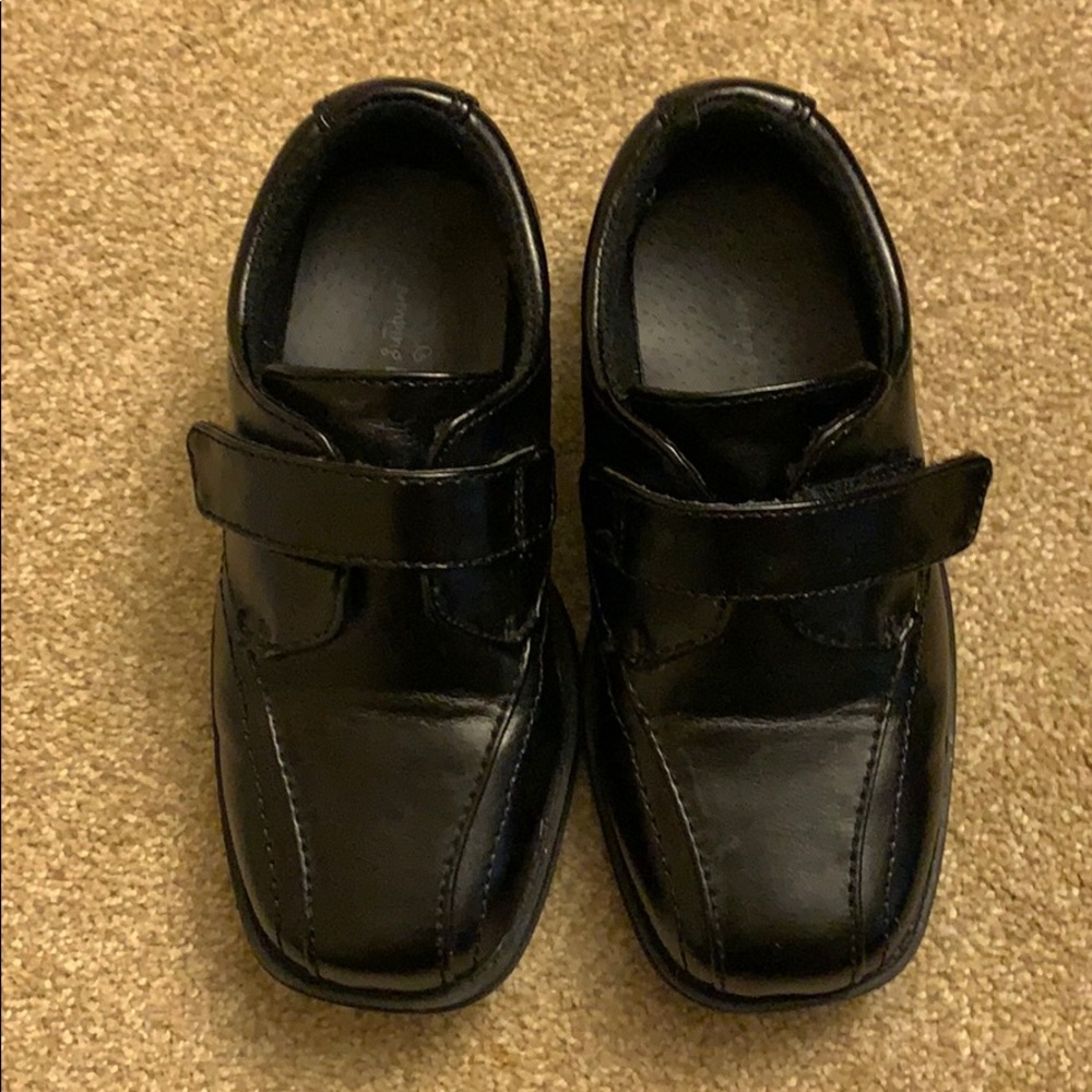 Black dress shoe